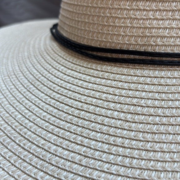 Milani Heather UPF 50+ Floppy Sun Hat,4.5”wide brim,chin strap,adjustable band - Picture 2 of 11